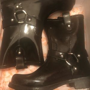Like new black short rain boots
